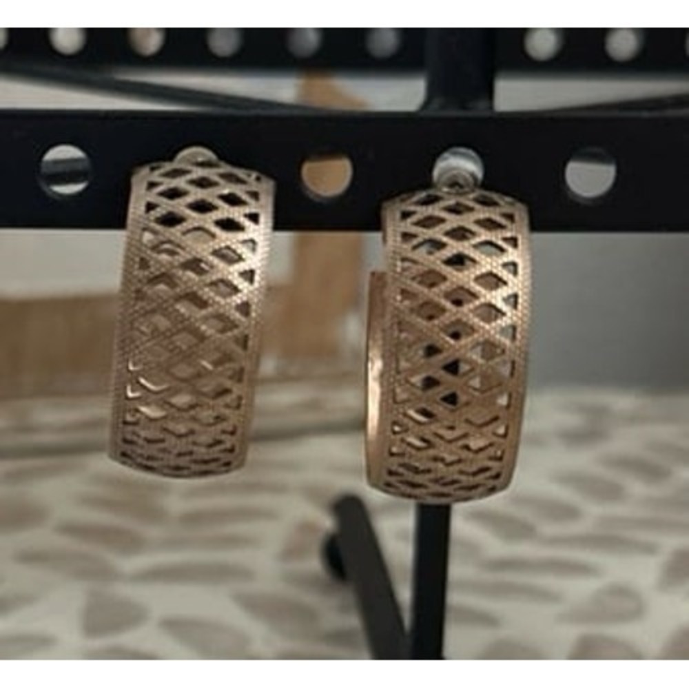 Vintage Lucky Brand Ribbed Design Hoop Earrings‎